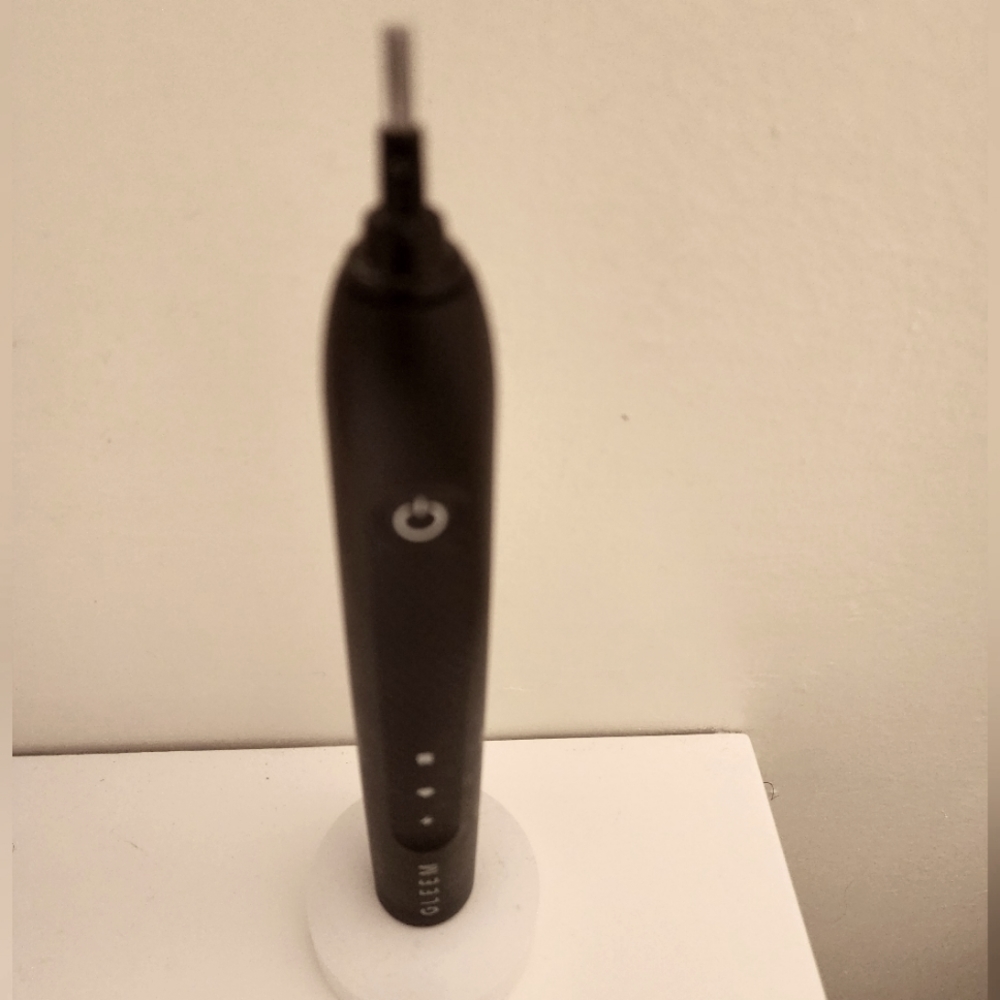 Gleam Tooth Brush & Charging Base
